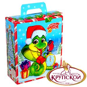 Сладкий новогодний подарок в картонной упаковке весом 650 грамм  в Комсомольске-на-Амуре
